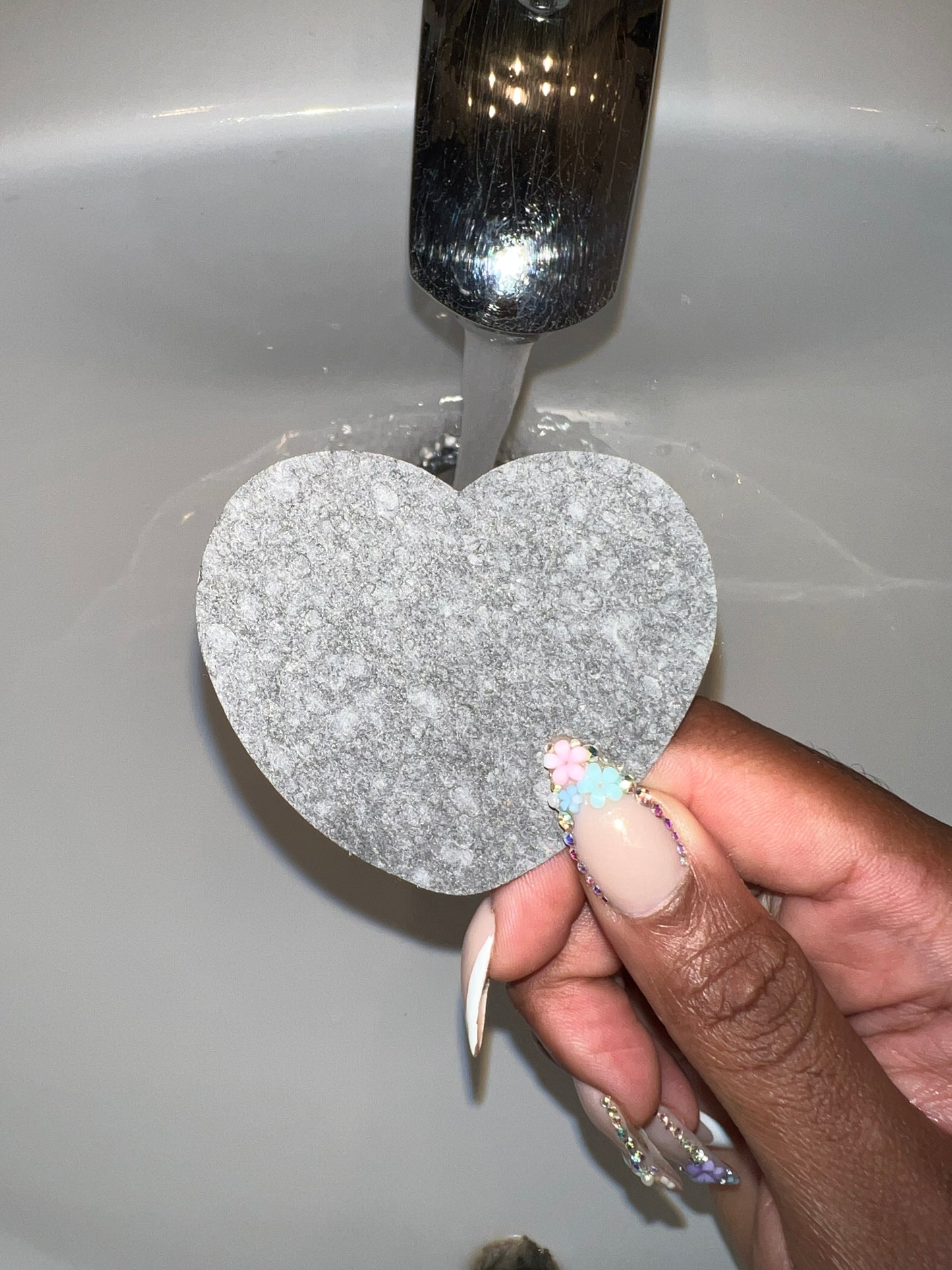 BLACK HEART (15) Exfoliating & Cleansing Sponges